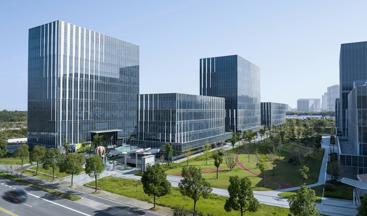 冬季室內(nèi)溫度 20°C，夏季室內(nèi)溫度 25℃，熱回收效率 70%，實(shí)現(xiàn)了節(jié)能減排與建筑舒適性的統(tǒng)一